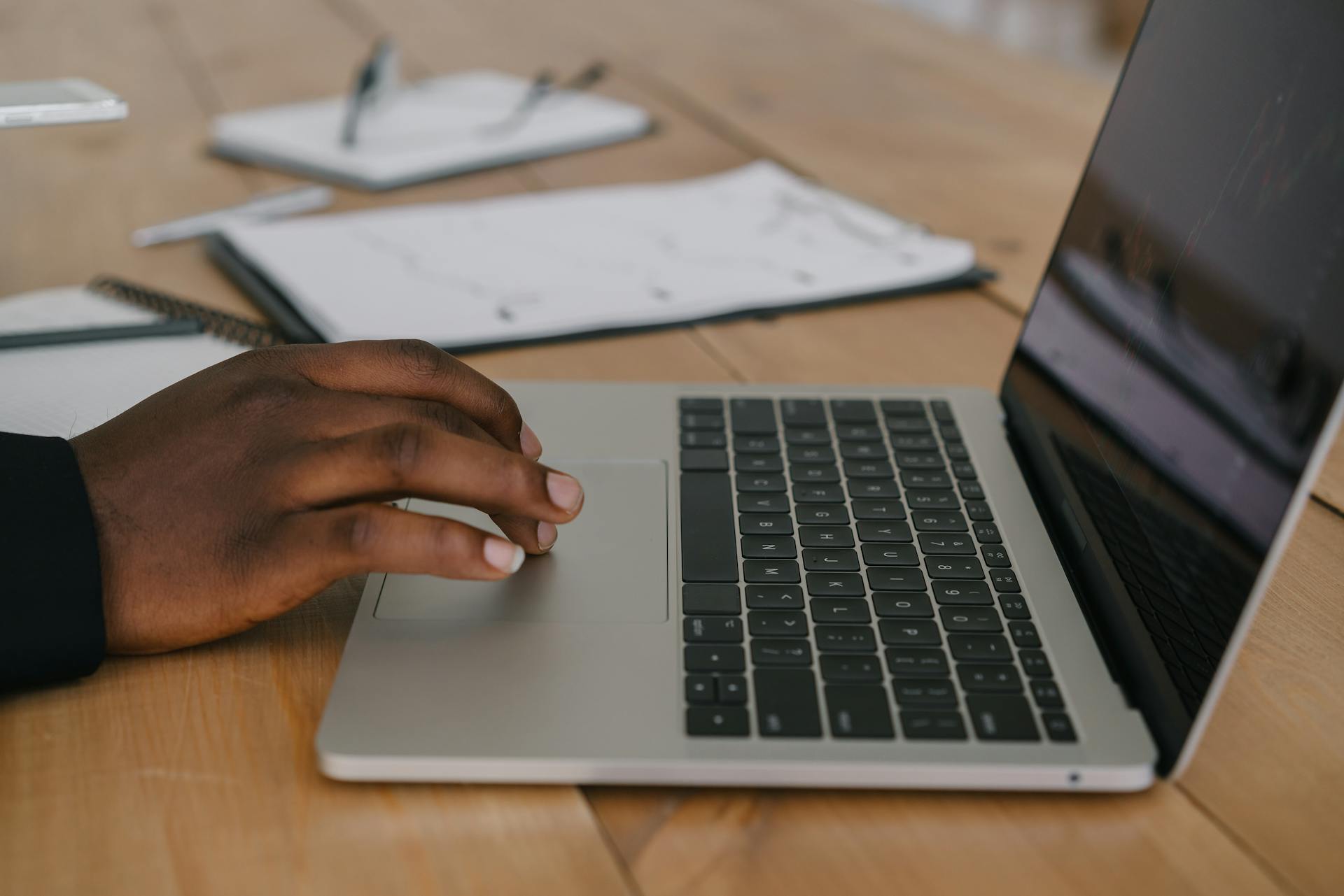 accessibilité numérique, formation inclusive, e-learning handicap, inclusion digitale, UX accessible, design inclusif, WCAG 2.2, RGAA 4.1, EN 301 549, WAI-ARIA, navigation clavier, lecteur d’écran NVDA, JAWS, VoiceOver, TalkBack, contrastes élevés, sous-titrage, audiodescription, FALC, LSF, alternatives textuelles, formulaires accessibles, PDF balisés, HTML sémantique, LMS accessible, SCORM, référent handicap, adaptation pédagogique, Qualiopi, CPF, RNCP, e-learning, blended learning, bootcamp, webinar, présentiel, à distance, ORSYS, Cegos, CNAM, Paris, Lyon, Marseille, Toulouse, Lille, Nantes, Strasbourg, Bordeaux, Montpellier, Rennes