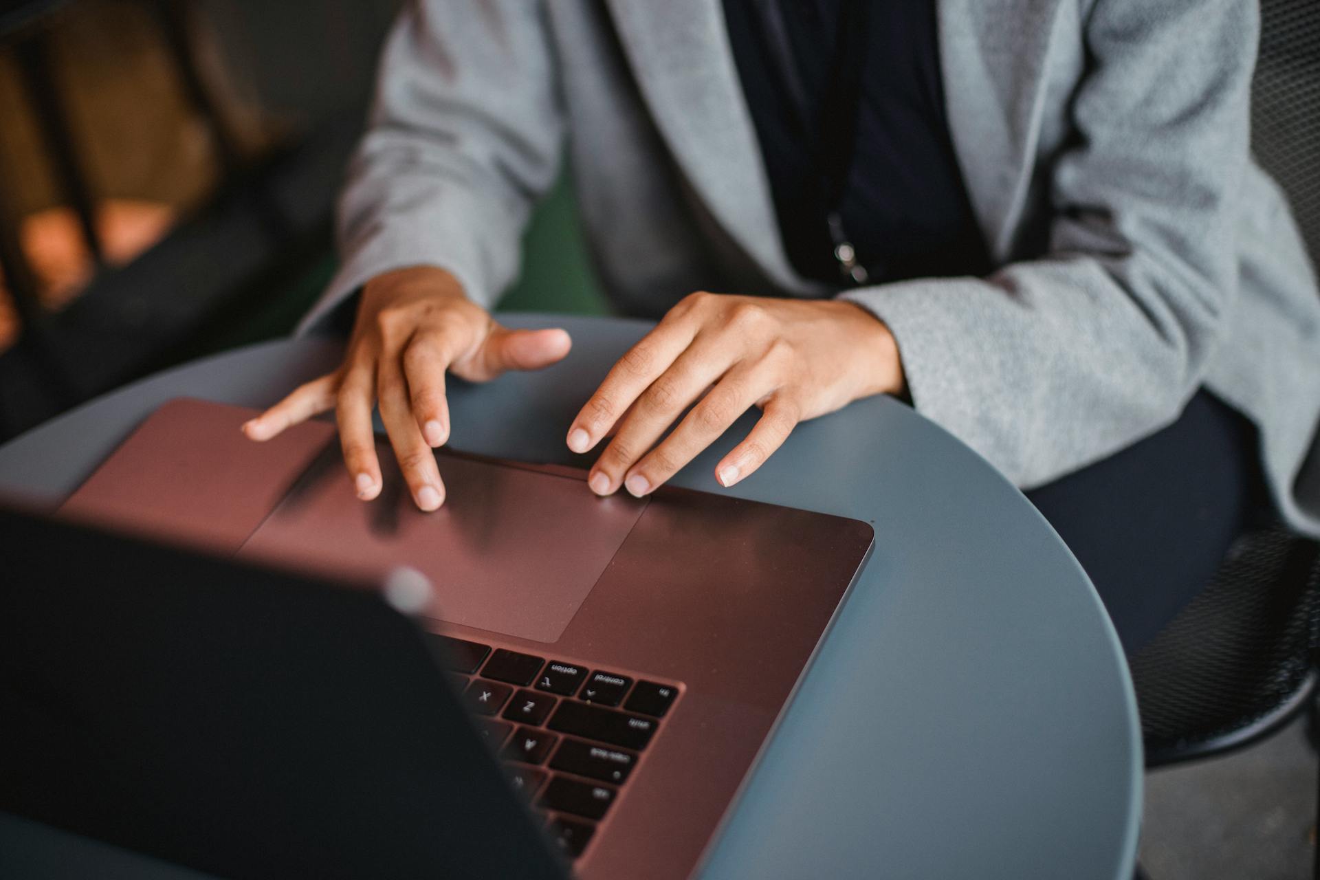 accessibilité numérique, formation inclusive, e-learning handicap, inclusion digitale, UX accessible, design inclusif, WCAG 2.2, RGAA 4.1, EN 301 549, WAI-ARIA, navigation clavier, lecteur d’écran NVDA, JAWS, VoiceOver, TalkBack, contrastes élevés, sous-titrage, audiodescription, FALC, LSF, alternatives textuelles, formulaires accessibles, PDF balisés, HTML sémantique, LMS accessible, SCORM, référent handicap, adaptation pédagogique, Qualiopi, CPF, RNCP, e-learning, blended learning, bootcamp, webinar, présentiel, à distance, ORSYS, Cegos, CNAM, Paris, Lyon, Marseille, Toulouse, Lille, Nantes, Strasbourg, Bordeaux, Montpellier, Rennes